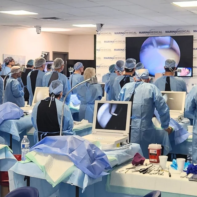 Raising the Bar in Deep-Plane Training with EndoPro® 3D. The Master the Endo Deep Plane Course at the 4S Summit (Dec 7–8, 2025) brought together leading facial plastic surgeons for an immersive, hands-on experience in the FULL SMAS CONCEPT®—powered by the AED EndoPro® 3D Visualization System.
Led by Drs. Renato Saltz, Carlos Casagrande, and Greg Albert, participants explored:
✨ Extended endoscopic approaches
✨ High-SMAS & deep-plane strategies
✨ SMAS plication & multi-vector repositioning
With the AED EndoPro® 3D, every detail came to life:
🔍 Crisp stereoscopic depth in cadaver labs
🧠 Clear visualization of SMAS–platysma transitions
✂️ Enhanced precision during live deep-plane and neck contouring cases
This immersive 3D perspective allowed surgeons to master subtle anatomical planes that 2D simply can’t capture.
A heartfelt thank you to @bringingyouthemasters and our Sponsor & Partner, @marinamedical, for helping deliver an exceptional, hands-on educational experience.
#EndoPro3D #FULLSMASCONCEPT #DeepPlaneSurgery #FacialPlasticSurgery #4SSummit #SurgicalEducation